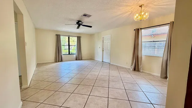 Residence photo 8
