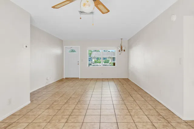 Residence photo 18