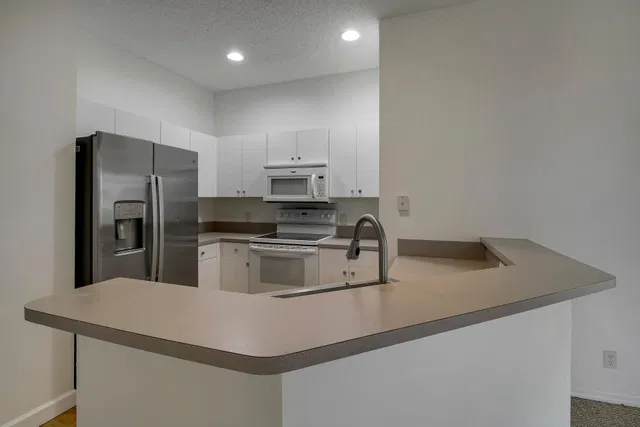  Unit H photo 11
