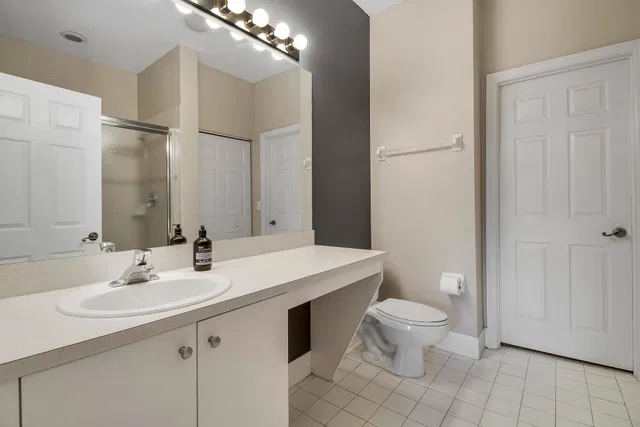 Unit H photo 16