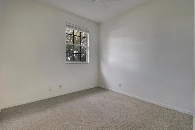  Unit H photo 18
