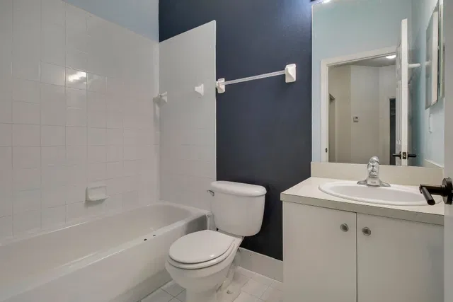  Unit H photo 19