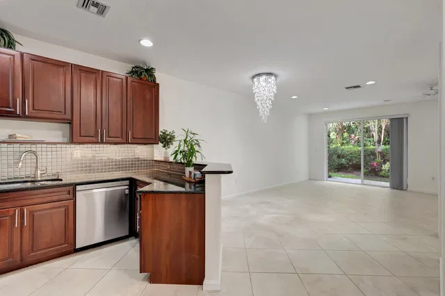 Residence photo 9