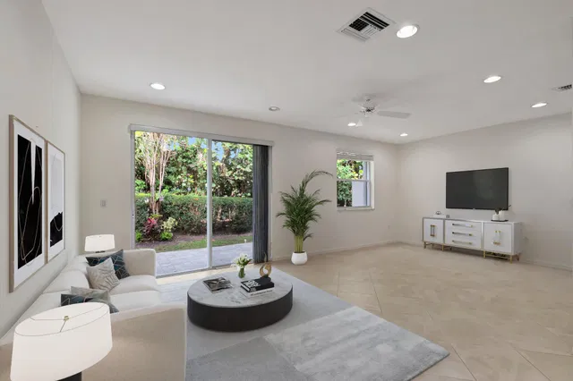 Residence photo 18