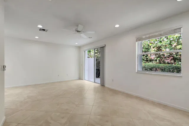 Residence photo 23