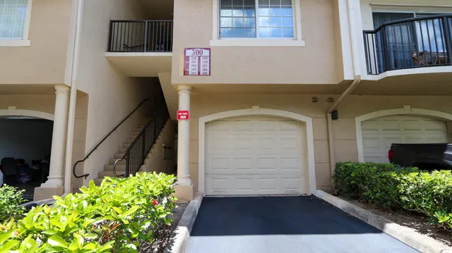 Unit 1112 photo 2