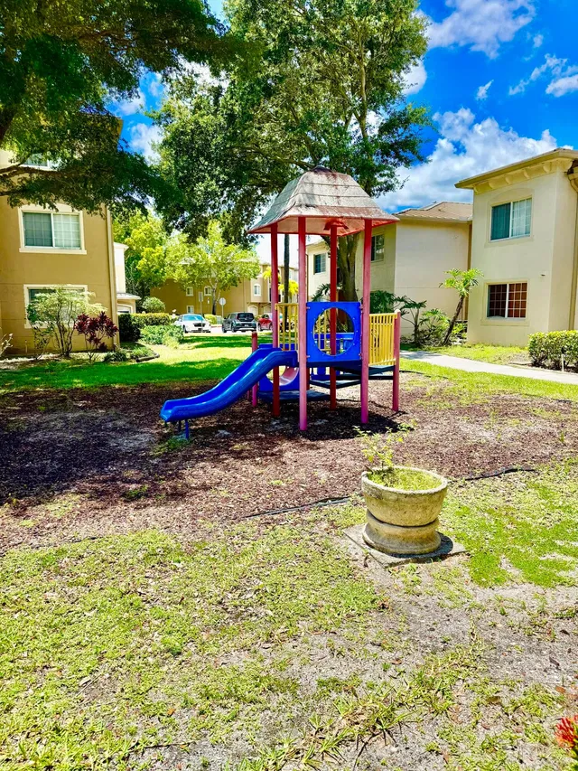 Unit 1112 photo 18