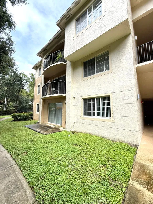 Unit 1112 photo 22