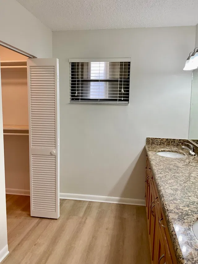 Flamingo Park Unit 1E photo 18