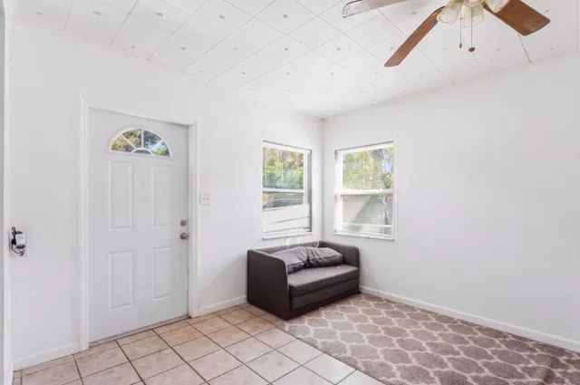 Residence photo 3