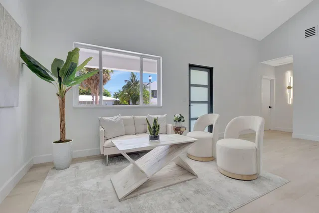 SoSo West Palm Beach Residence photo 3