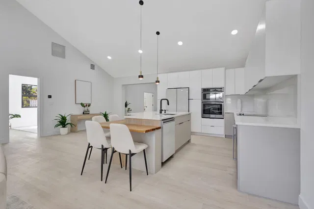 SoSo West Palm Beach Residence photo 4