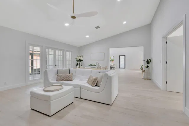 SoSo West Palm Beach Residence photo 17