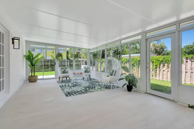 SoSo West Palm Beach Residence photo 29