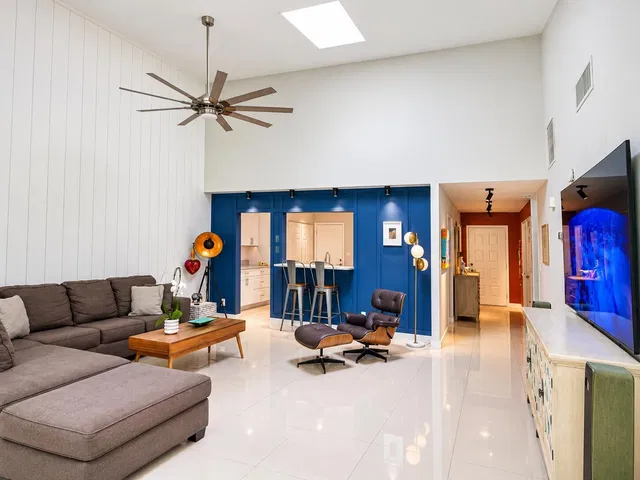 Residence photo 8