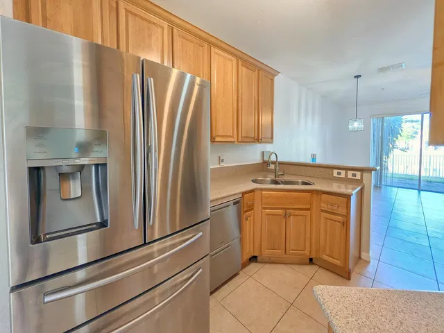 Unit 157 photo 5