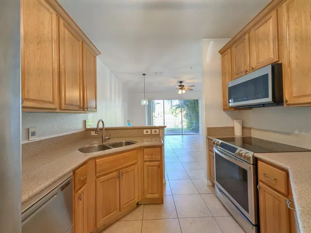 Unit 157 photo 6
