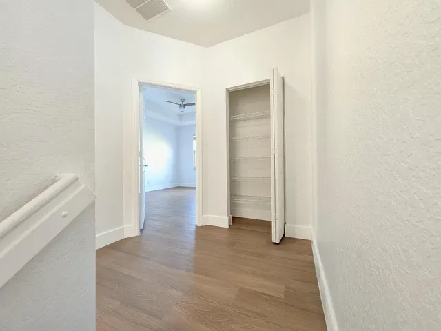 Unit 157 photo 10