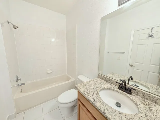 Unit 157 photo 17