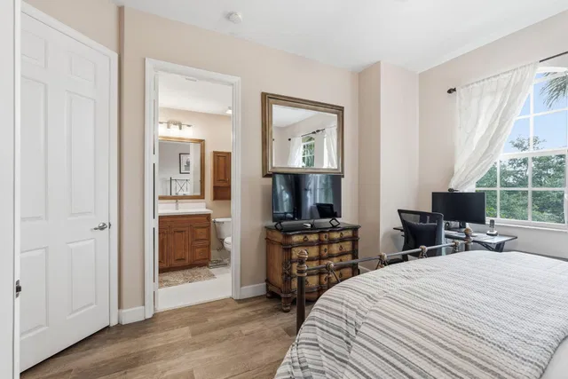 Residence photo 32