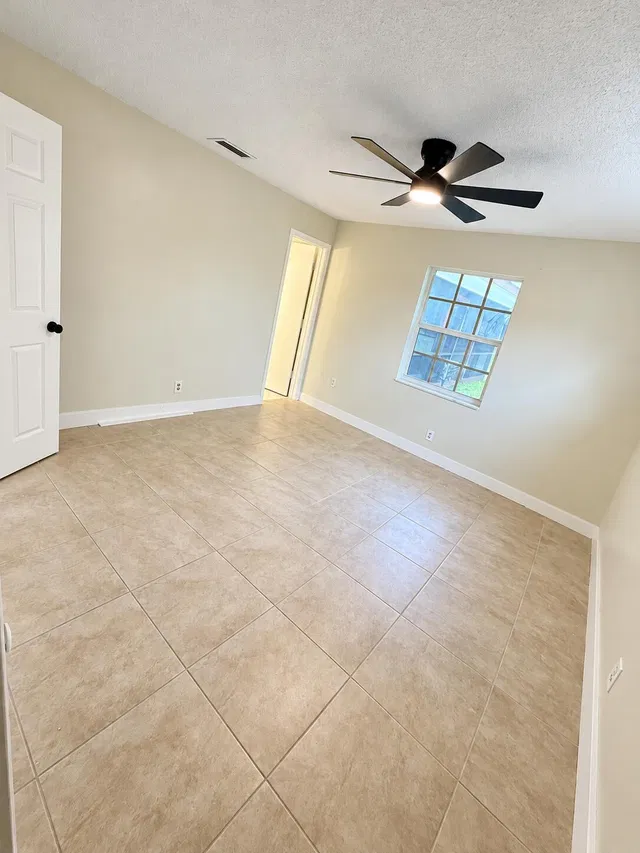  Residence photo 8