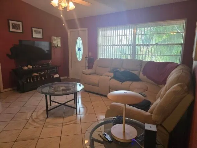  Residence photo 17