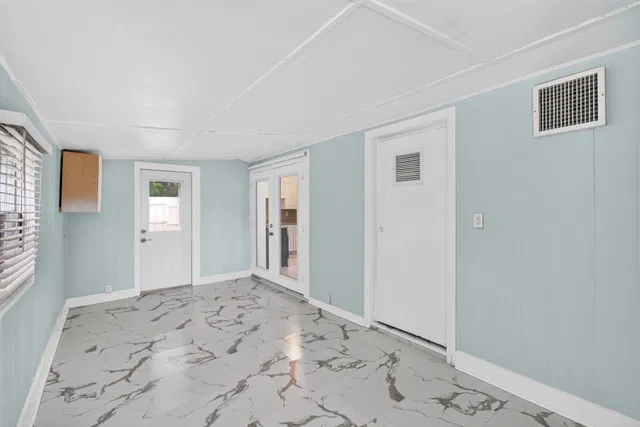 Residence photo 43