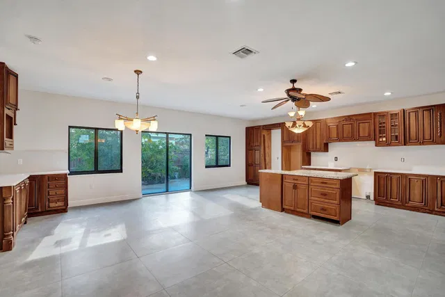 Residence photo 25
