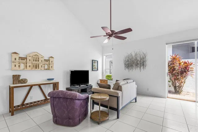 Residence photo 17