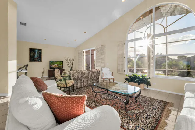  Residence photo 6