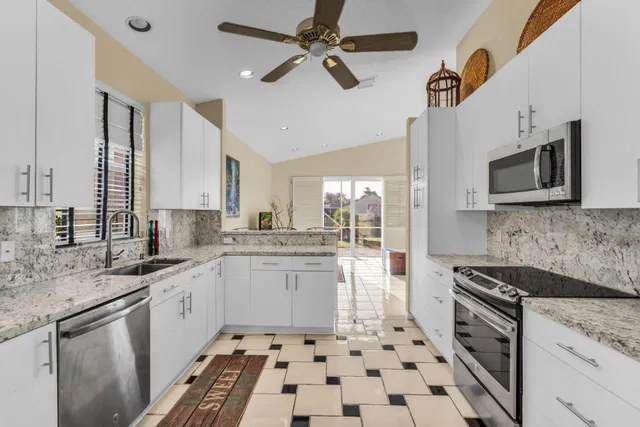  Residence photo 17
