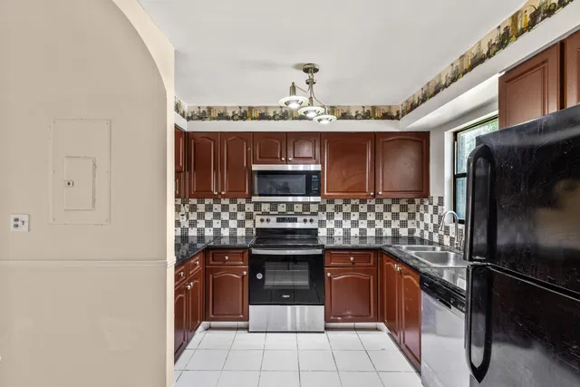 Residence photo 5