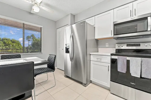 Unit 402 photo 5
