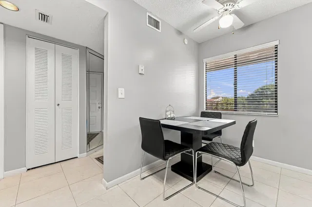 Unit 402 photo 6