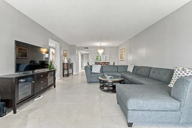 Unit 402 photo 11
