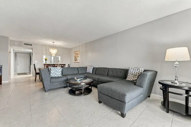 Unit 402 photo 12