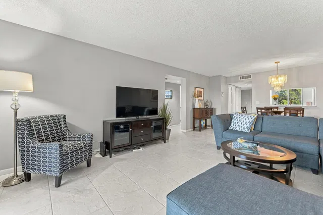 Unit 402 photo 13