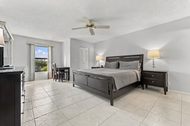 Unit 402 photo 18