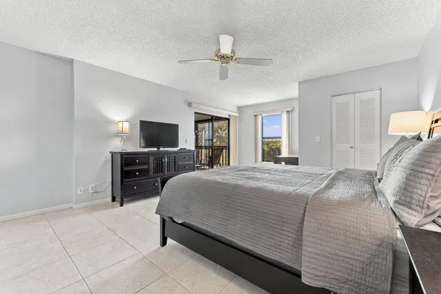 Unit 402 photo 19