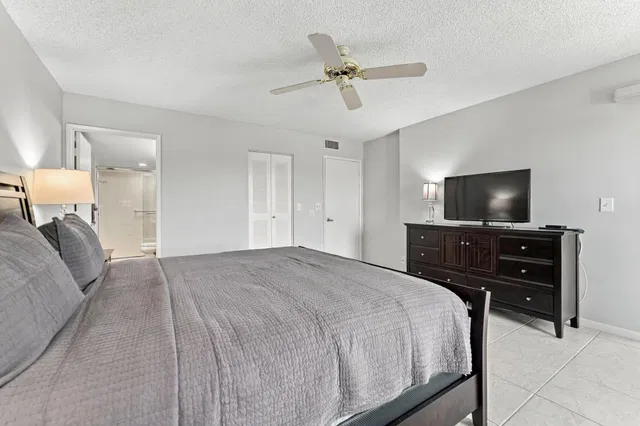 Unit 402 photo 20