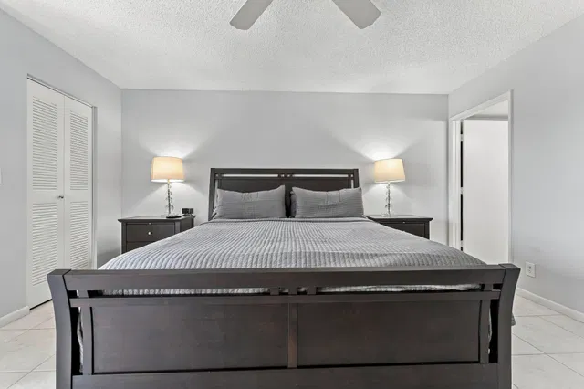 Unit 402 photo 21