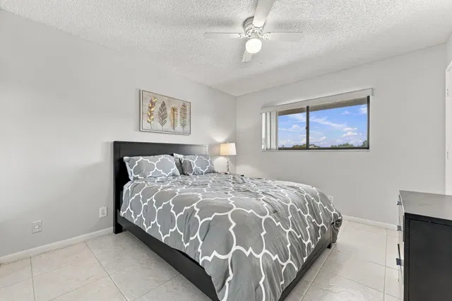 Unit 402 photo 29
