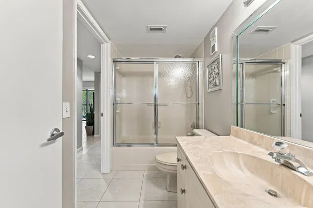Unit 402 photo 32