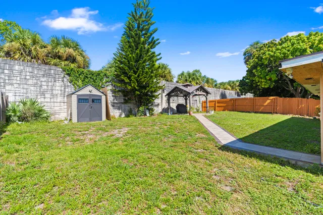  Residence photo 4