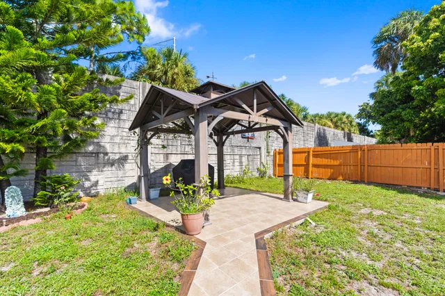  Residence photo 5