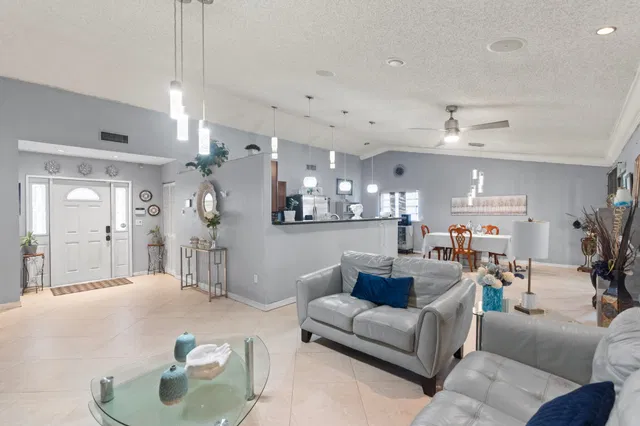  Residence photo 15