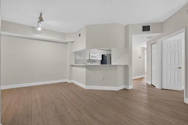  Residence photo 6