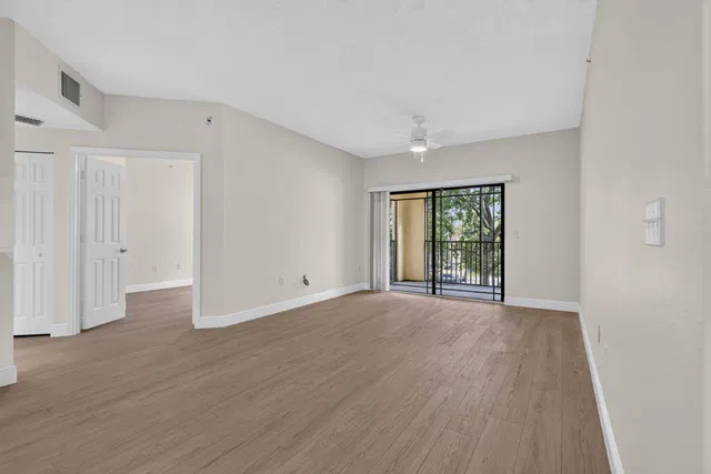  Residence photo 8