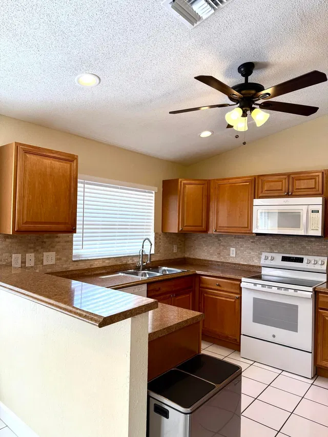 Residence photo 11