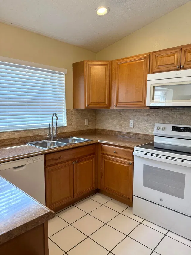 Residence photo 12